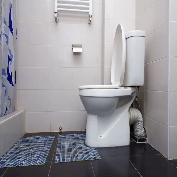 RV Toilet Won't Hold Water [Quick Solutions] - Toilet Reviewer